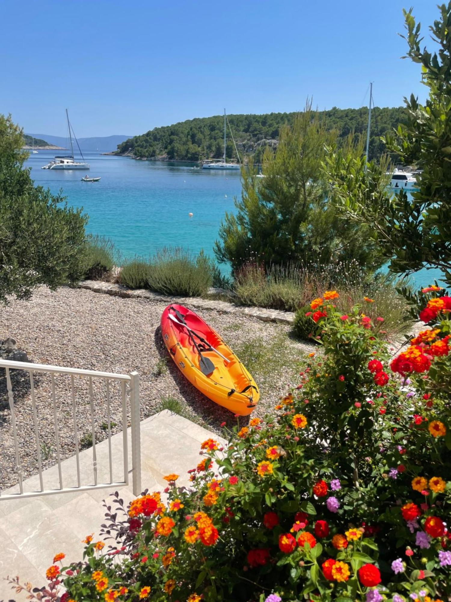 Luxury Villa Kate - In Lucice Bay With Turquoise Sea, Amazing Seaviews, And Heated Pool Milna  Exterior foto