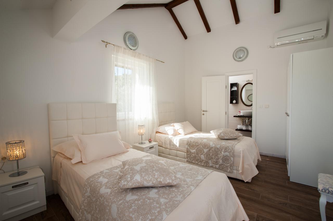 Luxury Villa Kate - In Lucice Bay With Turquoise Sea, Amazing Seaviews, And Heated Pool Milna  Exterior foto