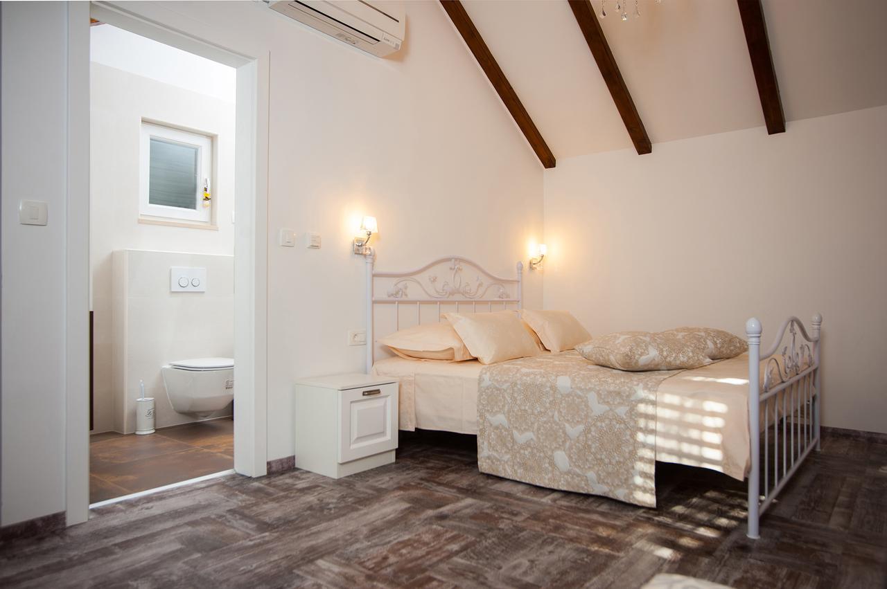 Luxury Villa Kate - In Lucice Bay With Turquoise Sea, Amazing Seaviews, And Heated Pool Milna  Exterior foto