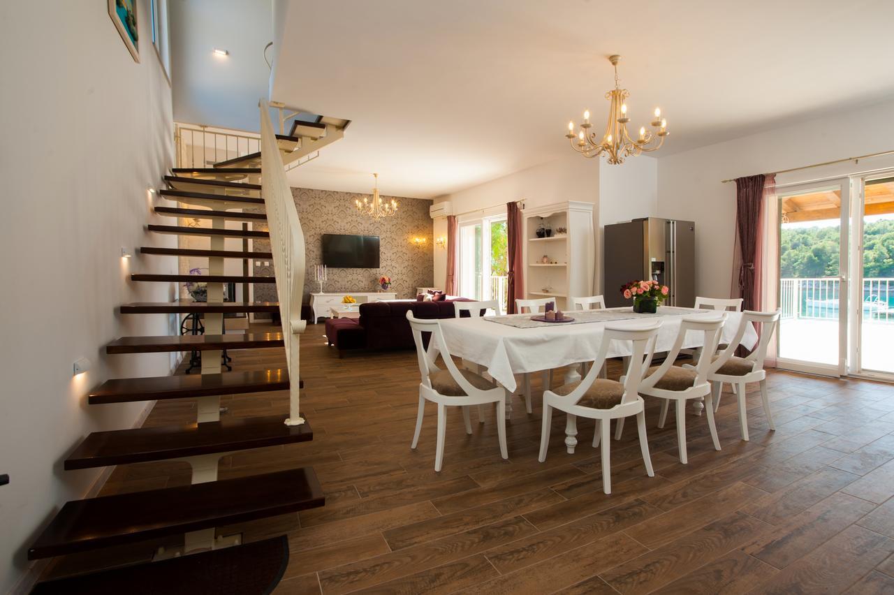 Luxury Villa Kate - In Lucice Bay With Turquoise Sea, Amazing Seaviews, And Heated Pool Milna  Exterior foto