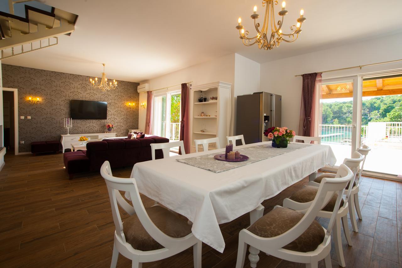 Luxury Villa Kate - In Lucice Bay With Turquoise Sea, Amazing Seaviews, And Heated Pool Milna  Exterior foto