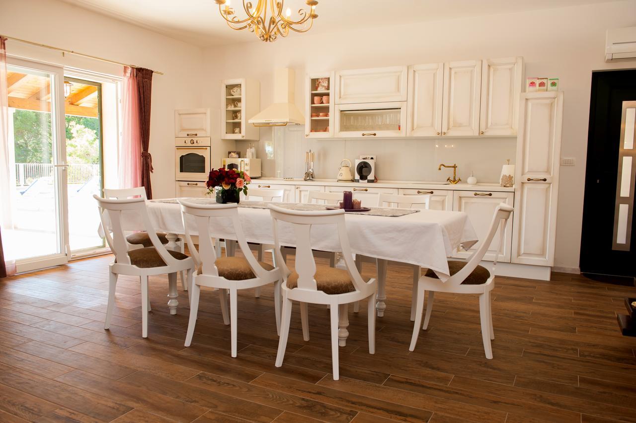 Luxury Villa Kate - In Lucice Bay With Turquoise Sea, Amazing Seaviews, And Heated Pool Milna  Exterior foto