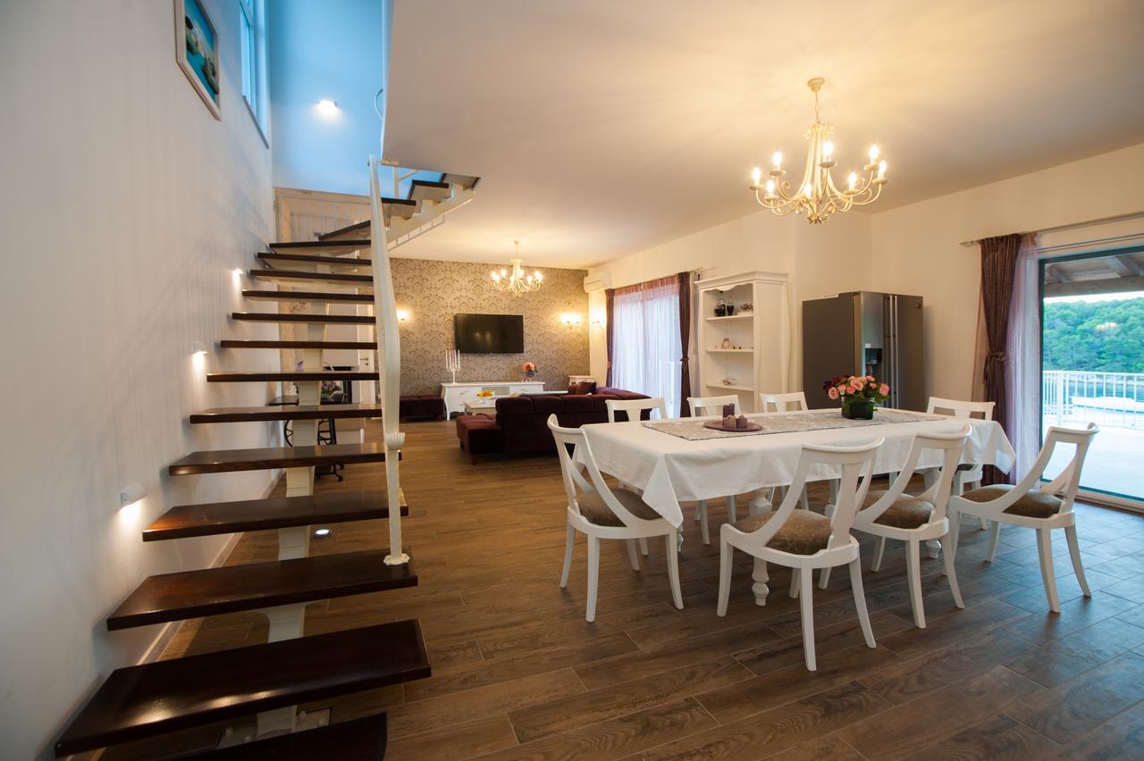 Luxury Villa Kate - In Lucice Bay With Turquoise Sea, Amazing Seaviews, And Heated Pool Milna  Exterior foto