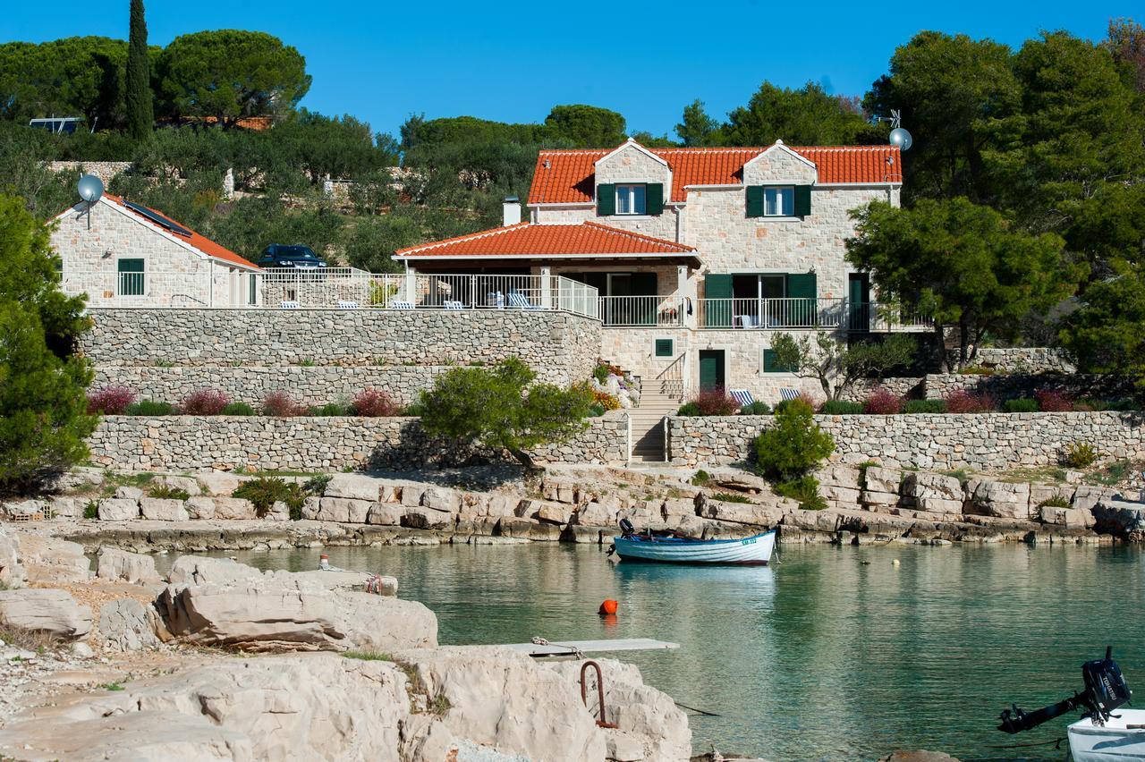 Luxury Villa Kate - In Lucice Bay With Turquoise Sea, Amazing Seaviews, And Heated Pool Milna  Exterior foto