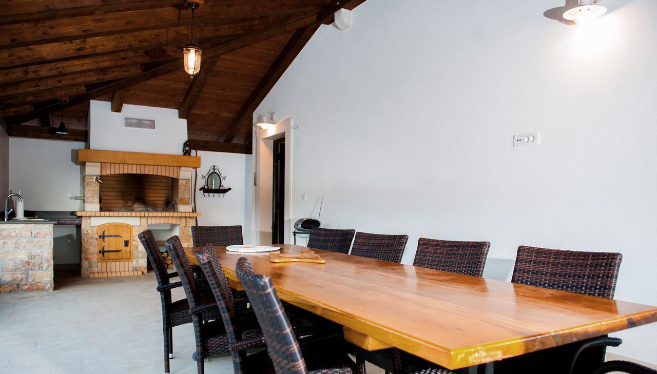 Luxury Villa Kate - In Lucice Bay With Turquoise Sea, Amazing Seaviews, And Heated Pool Milna  Exterior foto