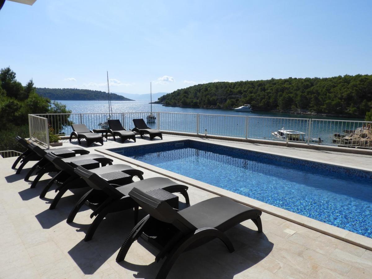 Luxury Villa Kate - In Lucice Bay With Turquoise Sea, Amazing Seaviews, And Heated Pool Milna  Exterior foto